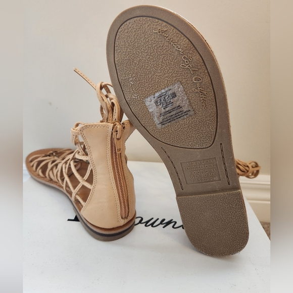 Strappy flat sandal - Picture 2 of 2